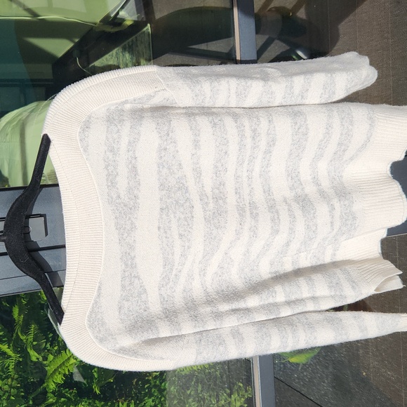LOFT Sweaters - ANN TAYLOR LOFT Tiger Striped Sweater Gray Cream Ivory Animal Print WOOL Blend